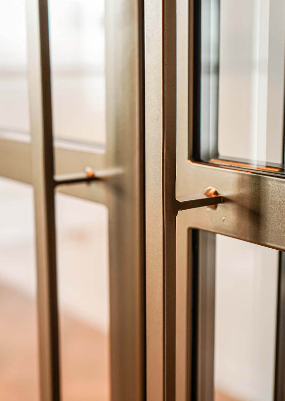 Detail handgreep stalen deur