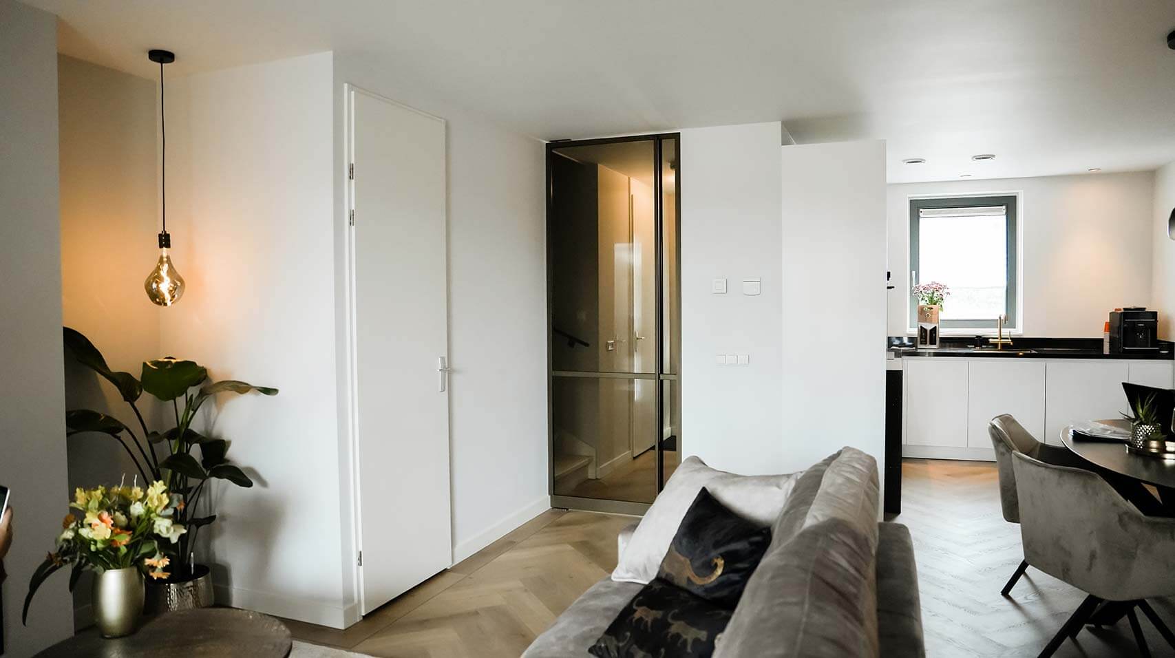 Stalen taatsdeur met brons glas