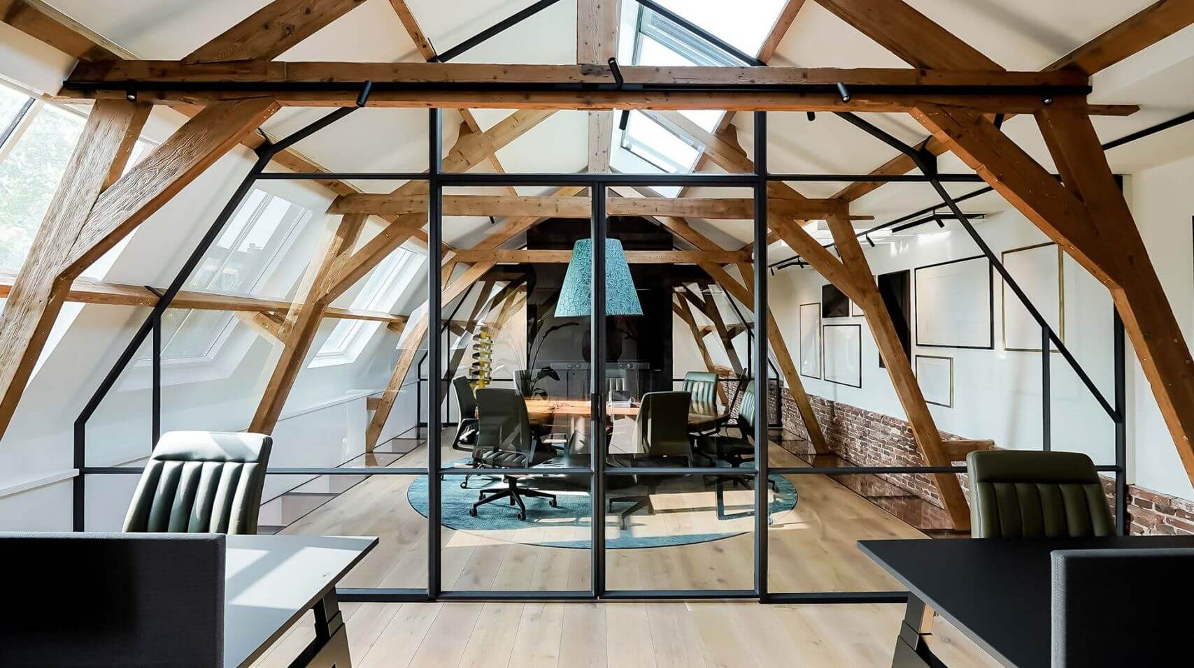 Scharnierdeur met glazen zijpanelen van Steellife