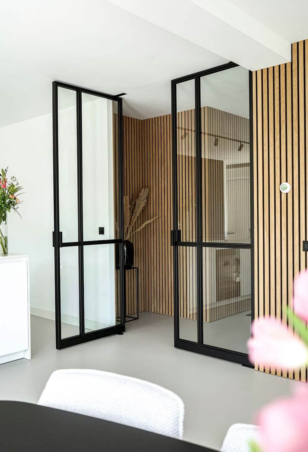 Stalen taatsdeur met roedeverdeling