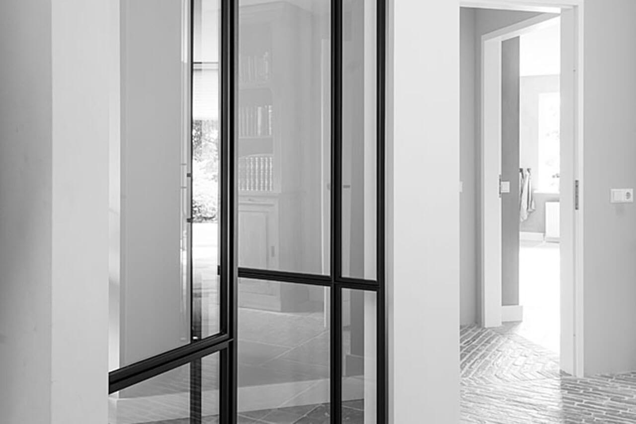 Taatsdeur met roedeverdeling van Steellife