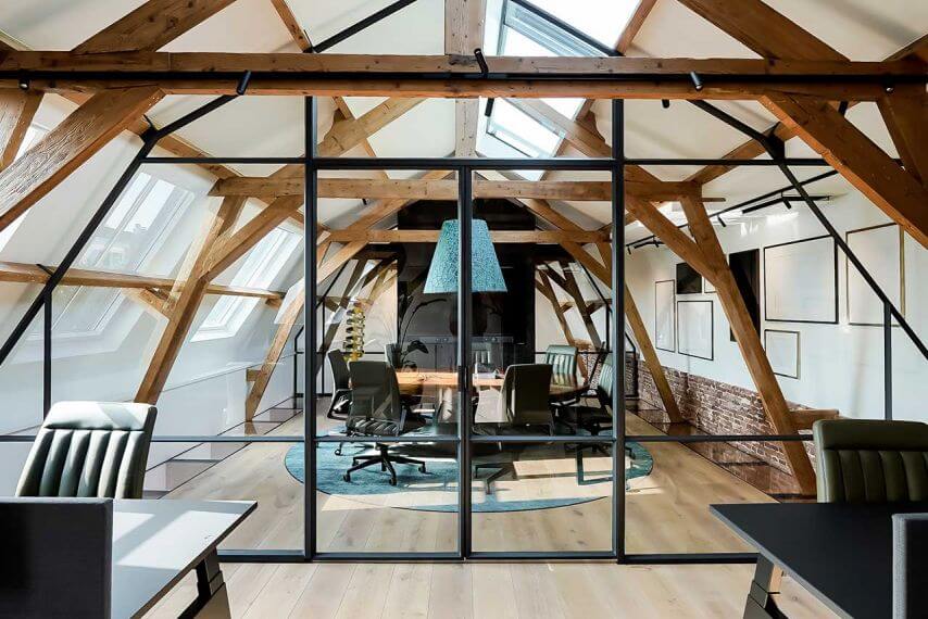 Scharnierdeur met glazen zijpanelen van Steellife