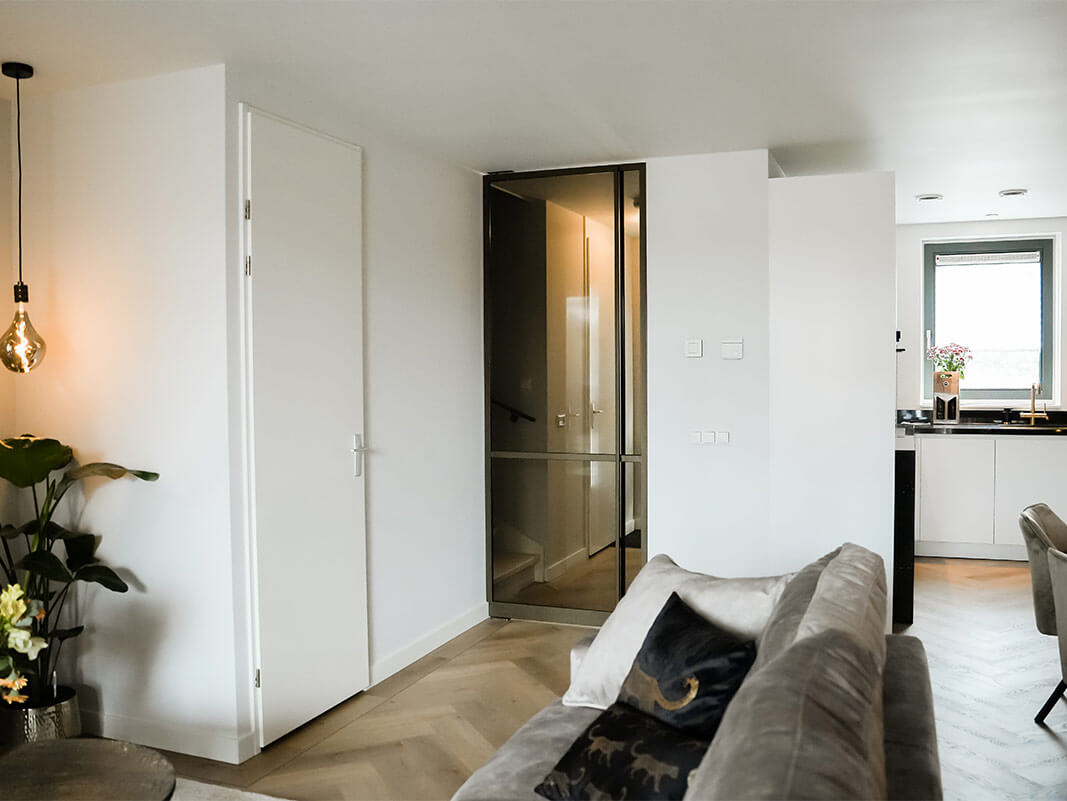 Enkele bronzen stalen taatsdeur