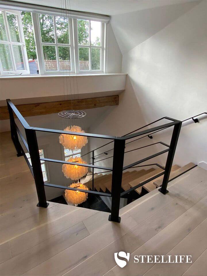Stalen strip balustrade