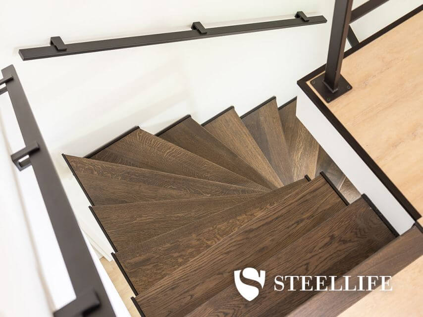 Stalen trapleuning met u-leuninghouder