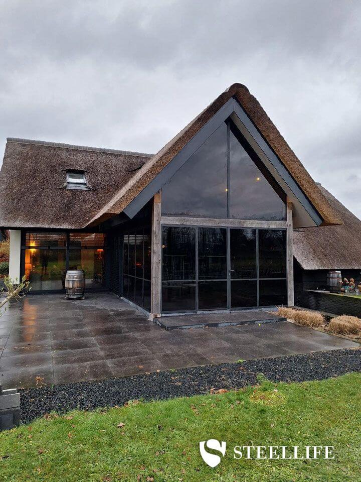 Stalen buitenverblijf