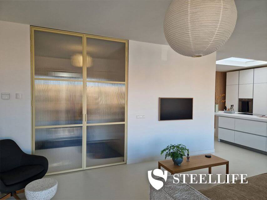 Dubbele scharnierdeuren met canale glas