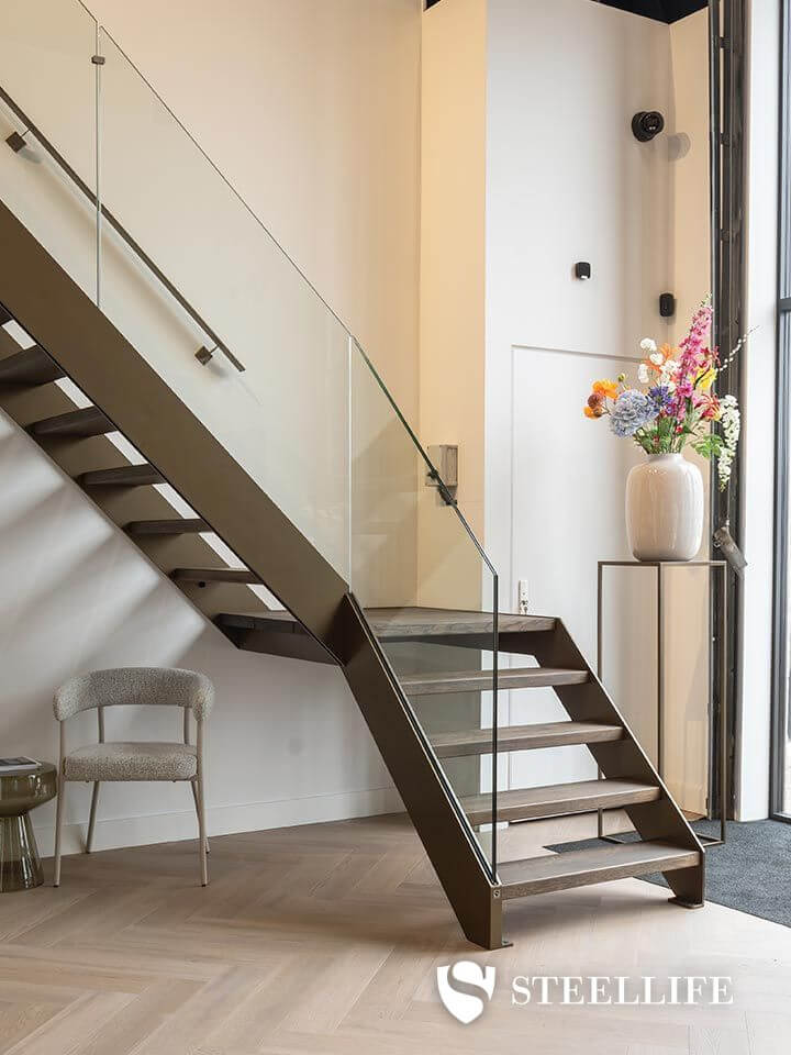 Stalen bordestrap in Barendrecht