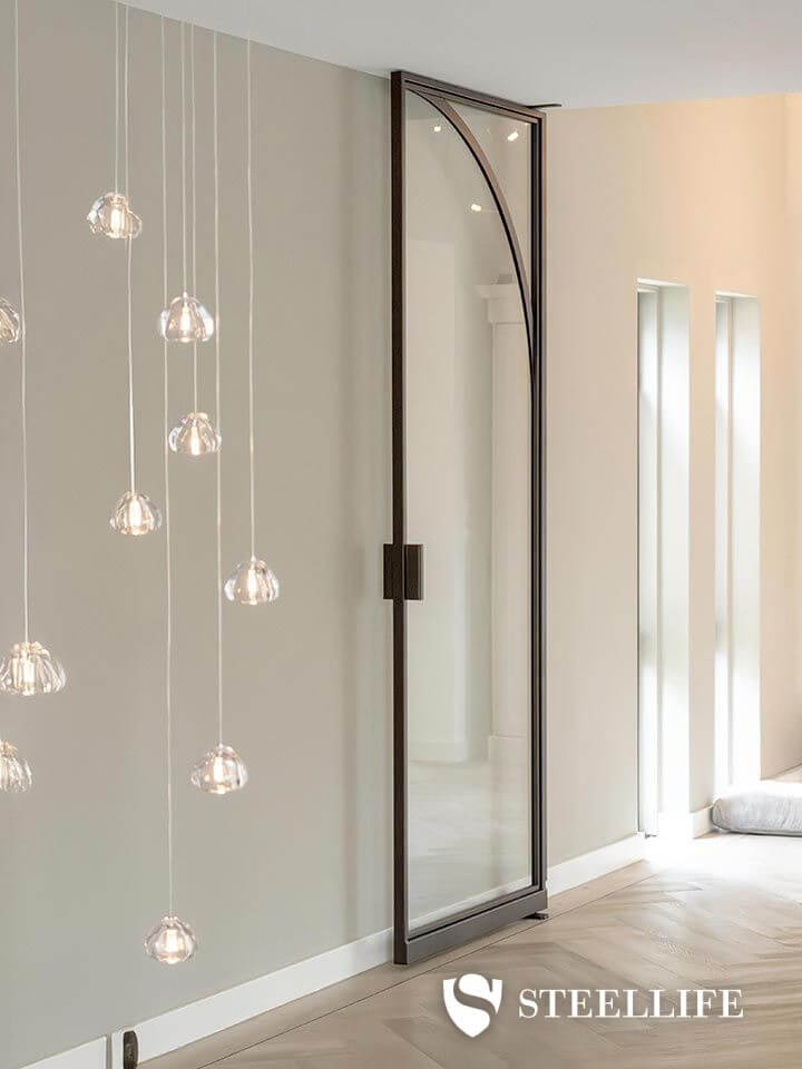 Stalen enkele taatsdeur met boog