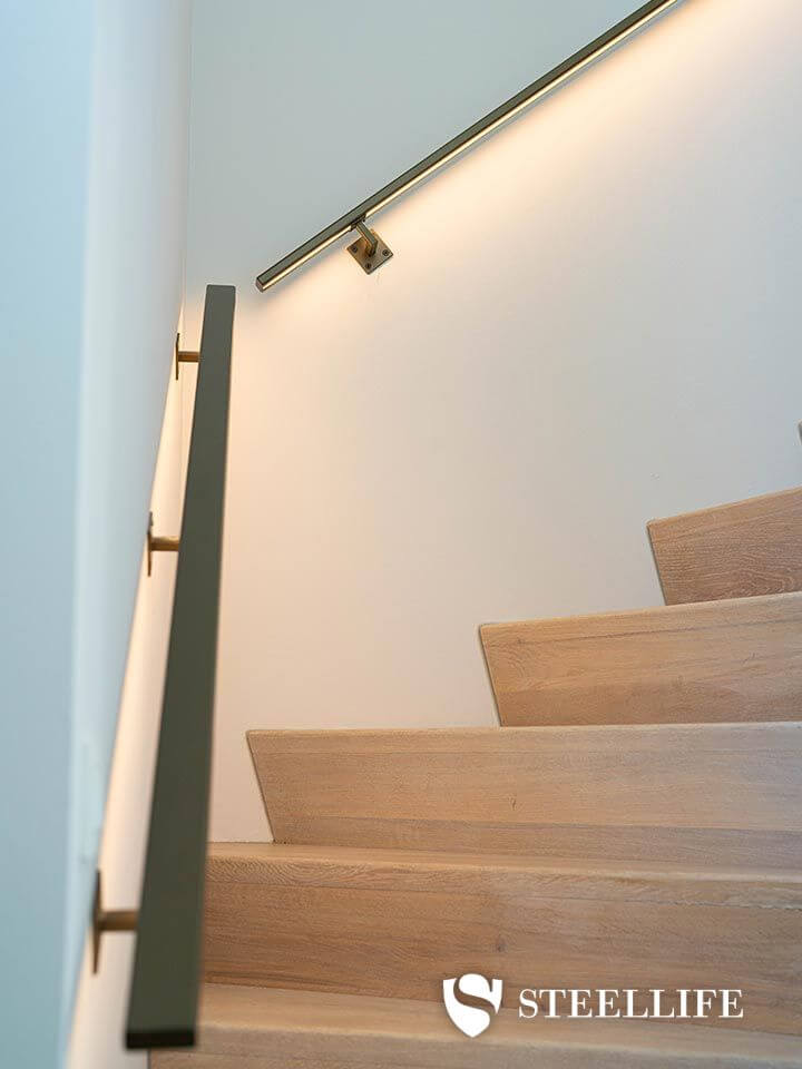 Stalen LED- trapleuning