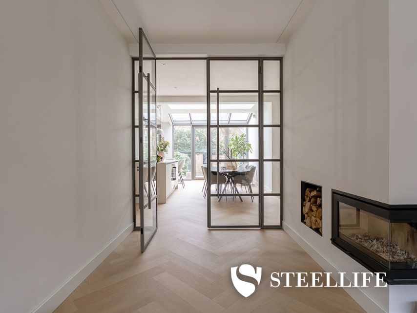 Stalen dubbele scharnierdeuren met zijpanelen