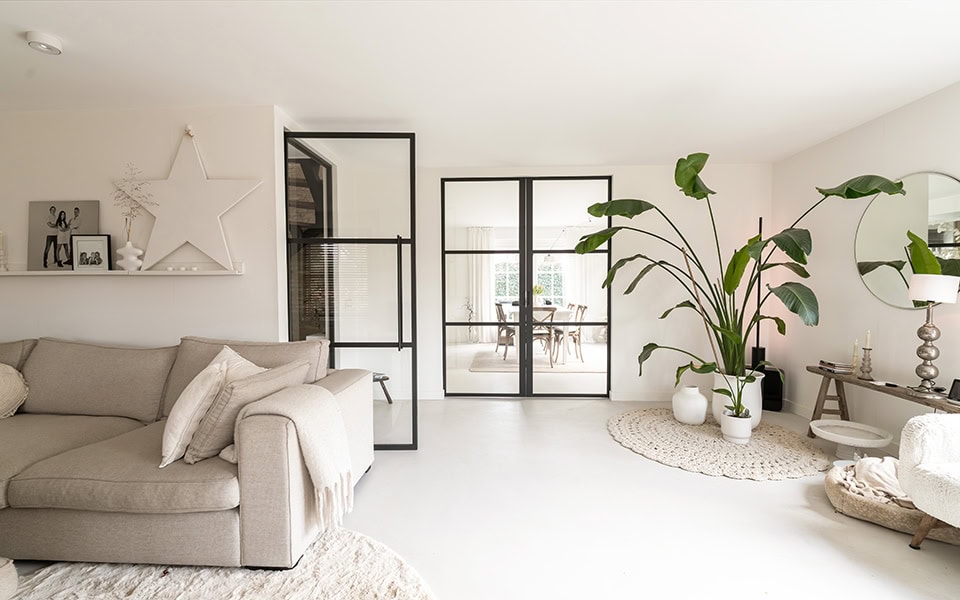 Zwarte stalen deuren